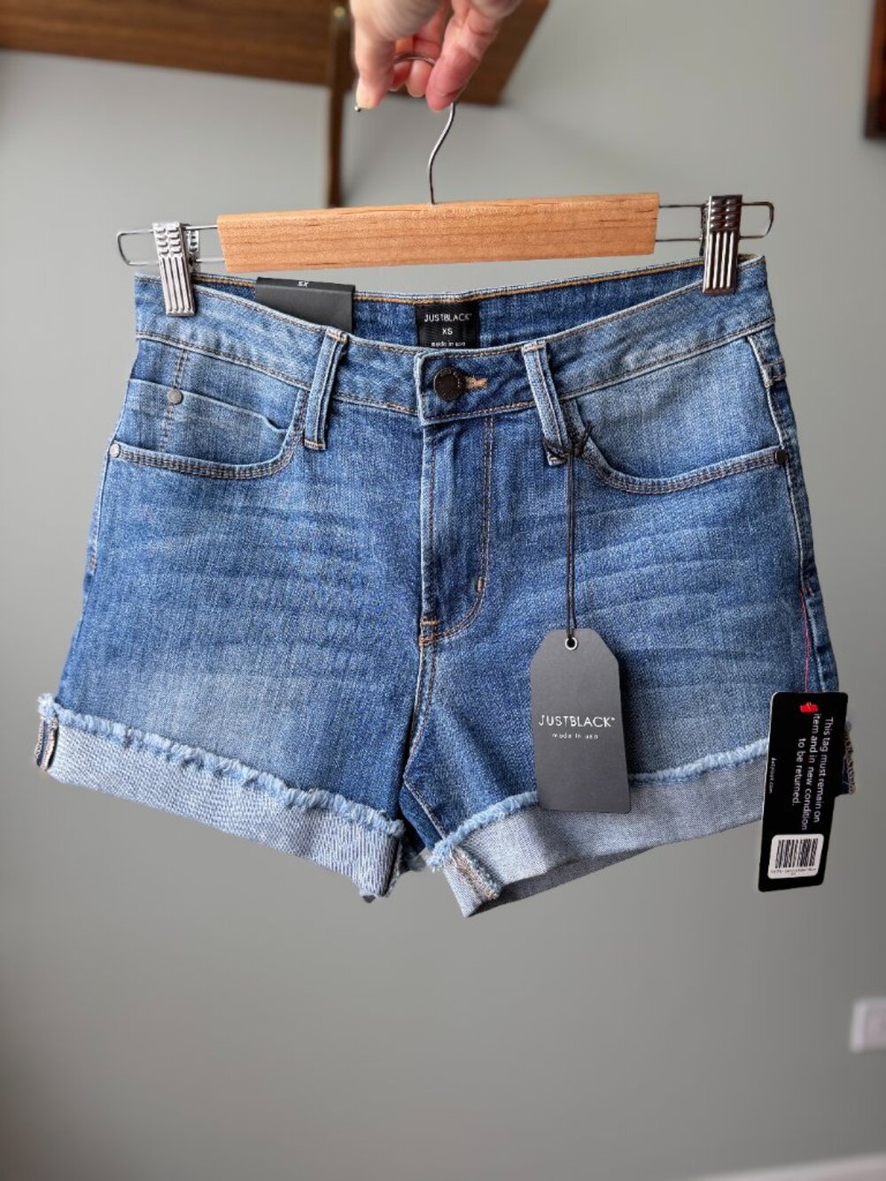 JUST BLACK Jean Fitted Boyfit Cuffed Shorts XS, NWT